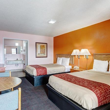 Fayetteville Regency Inn מראה חיצוני תמונה