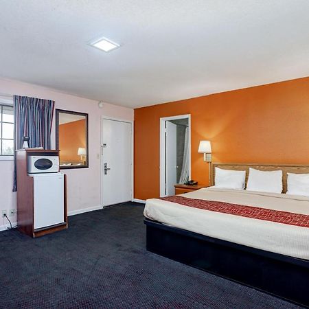 Fayetteville Regency Inn מראה חיצוני תמונה