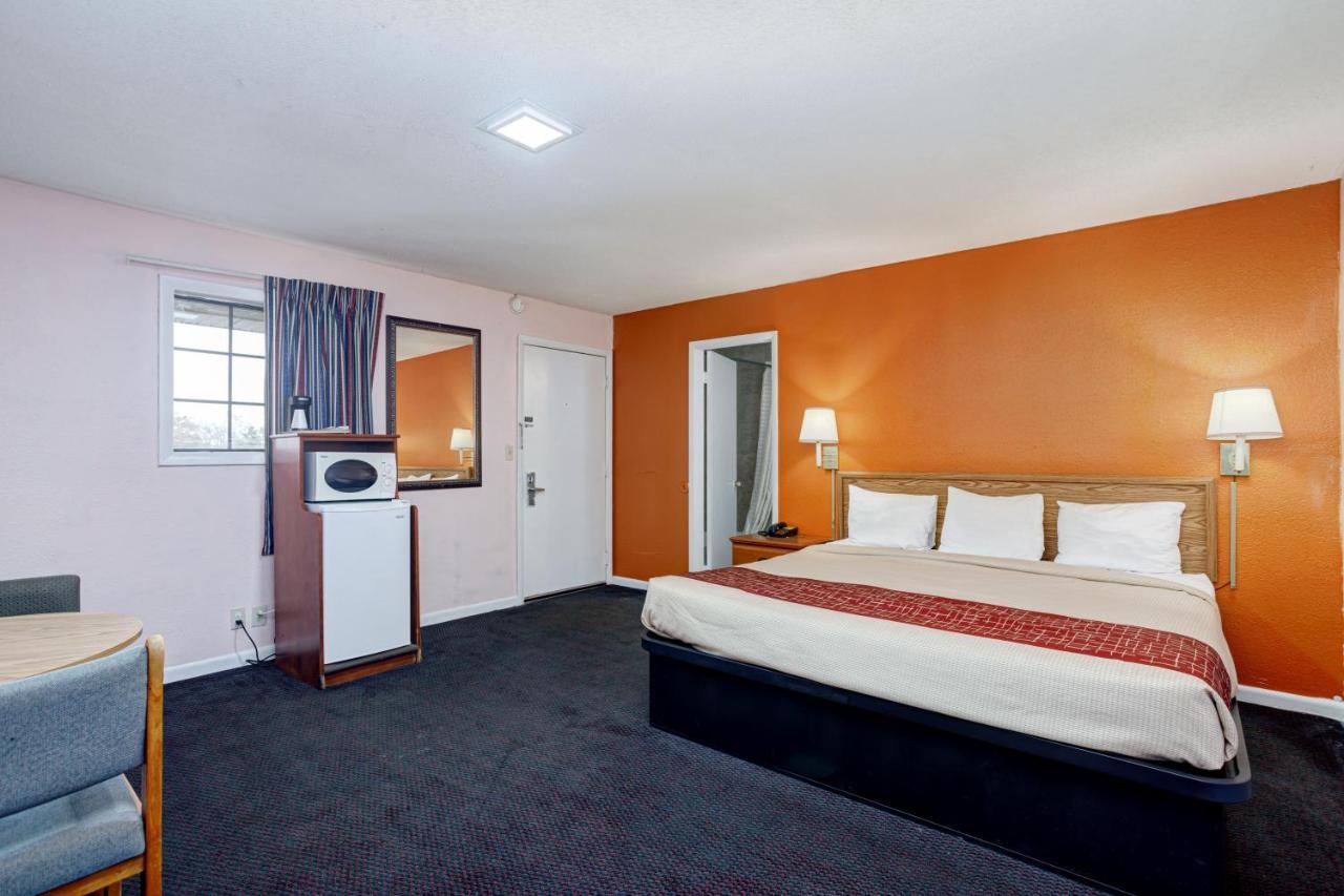 Fayetteville Regency Inn מראה חיצוני תמונה
