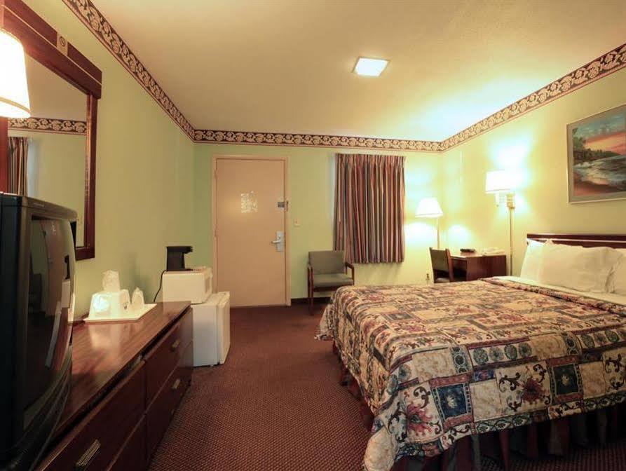 Fayetteville Regency Inn מראה חיצוני תמונה
