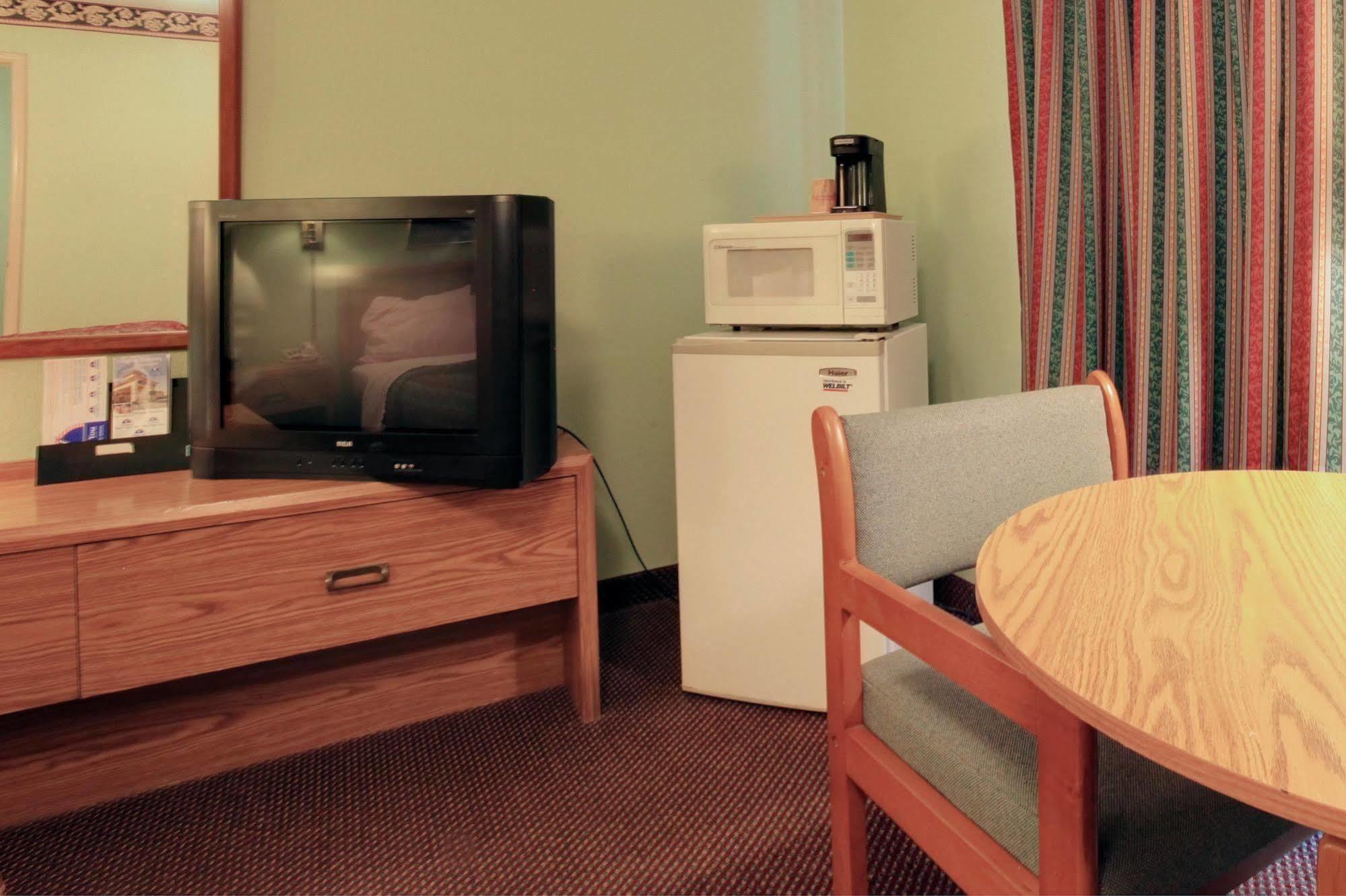 Fayetteville Regency Inn חדר תמונה