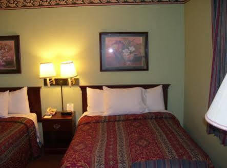 Fayetteville Regency Inn מראה חיצוני תמונה